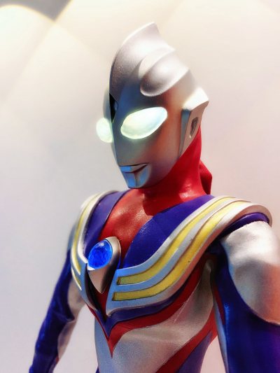 万代日版星计划，迪迦奥特曼海洋堂可动皮套，是真正的绝版稀有手办，不得不说那时候的工艺是真的好。30cm的比例也是刚刚好