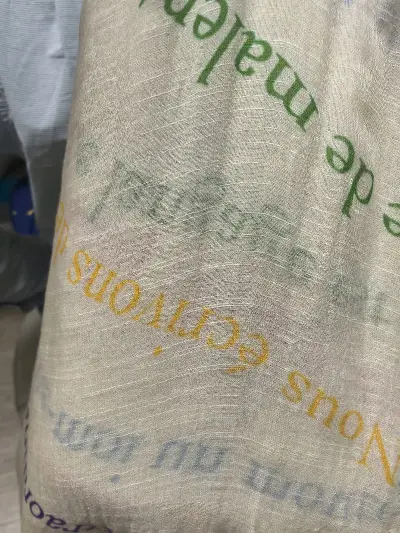 第一次好好使用了挖煤姬仓库权限，入库后放了很久很久，一起打包回国。
一直对这个围巾品牌有滤镜，这次买到的两个都有点黄，祛魅了。但是其他小东西淘到的都很好。