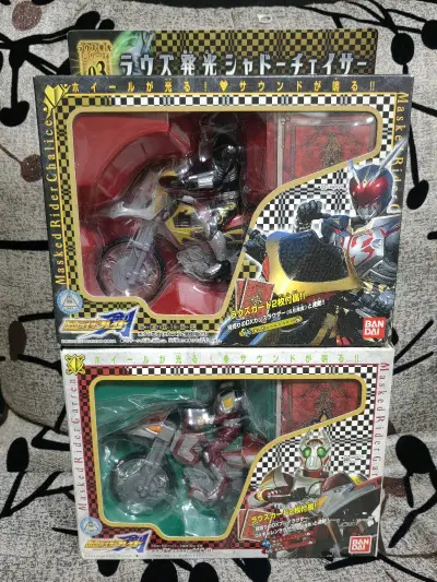 万代2004年发售的假面骑士剑系列发光发声玩具摩托车，还可以刷卡，变身卡和剧情卡都可以刷，单摩托车还可以搭配掌动人偶把玩，老物保存的很好，盒子状况不错。