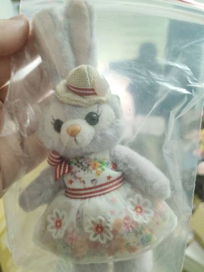 这次的露露真的很美，，虽然都是没牌的，但成色不错，没有瑕疵，运输也很快。一起来的达菲妹妹也很可爱，又是一次满意的挖宝