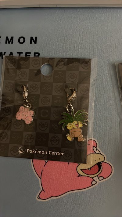 宝可梦一代挂件 151种马上就要集齐了，多亏挖煤姬软件代购，可以买到最新款的；全新运输没有任何问题，留着收藏