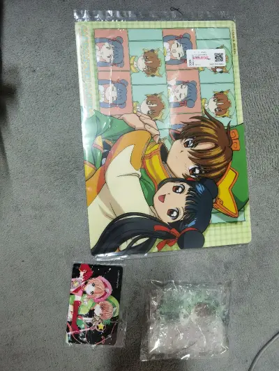 在网上蹲了好久终于收到了喜欢的小樱周边，小狼垫板找了好久收到的时候也相当惊喜质量很赞，樱狼的电话卡和挂件也好可爱啊