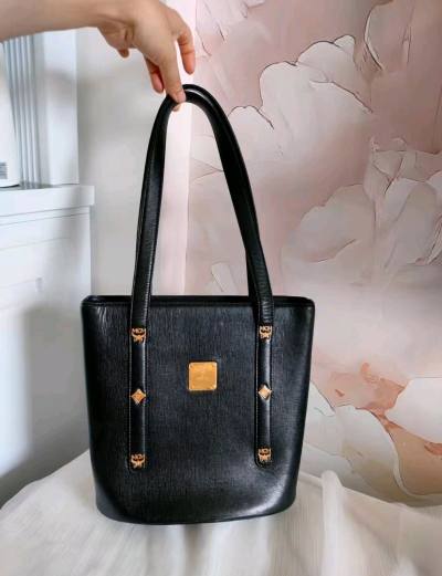 第一次闪电市场韩淘献给MCM，用了一张挖煤姬给的优惠券，比较划算 ，第一次淘的时候可以走竹蜻蜓，物流费真的很便宜，包包成色也很好，很喜欢，一点也没有翻车，爱不释手，太好看了