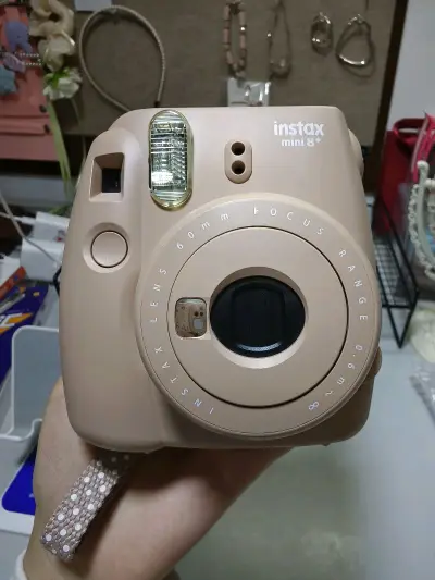 在挖煤姬上购买拍立得能获得优质的购物体验。其平台操作简单，中文界面友好，支持支付宝付款。商品详情清晰，卖家会标明相机磨损、功能状态等，还可付费让客服拍实拍图。
物流方面，运输速度较快，如选择可追踪小航空或EMS，最快一周左右就能收到。包装严实，相机通常会用多层气泡膜...