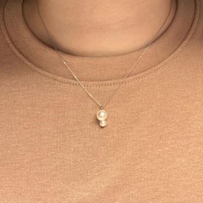 Star Jewelry 双颗珍珠项链真的太温柔了！是石原里美同款，设计简洁却非常高级，珍珠光泽细腻圆润，佩戴后整个气质都会被衬托得更精致。日常、通勤、约会都能轻松搭配，优雅又耐看，强烈推荐！