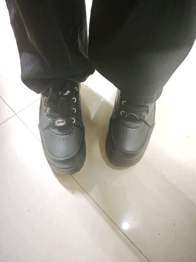 第一次在挖煤姬上面购物，买了一双超级好价的yosuke，虽然是二手的但是真的看起来很新，没什么味道。因为是第一次在这里购物没什么经验被邮费吓晕。。幸好有几百积分和EMS优惠券减少了很多邮费（米娜桑记住二手衣物邮寄方式是不能选择竹蜻蜓的）