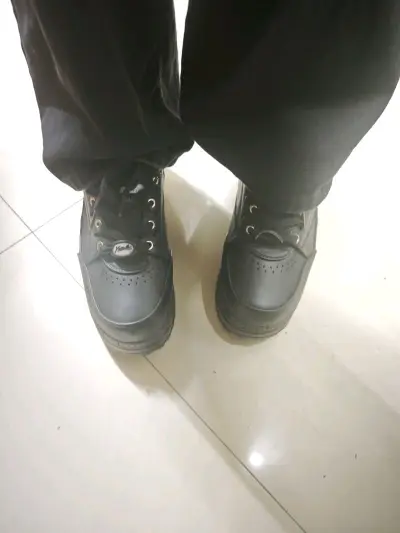 第一次在挖煤姬上面购物，买了一双超级好价的yosuke，虽然是二手的但是真的看起来很新，没什么味道。因为是第一次在这里购物没什么经验被邮费吓晕。。幸好有几百积分和EMS优惠券减少了很多邮费（米娜桑记住二手衣物邮寄方式是不能选择竹蜻蜓的）