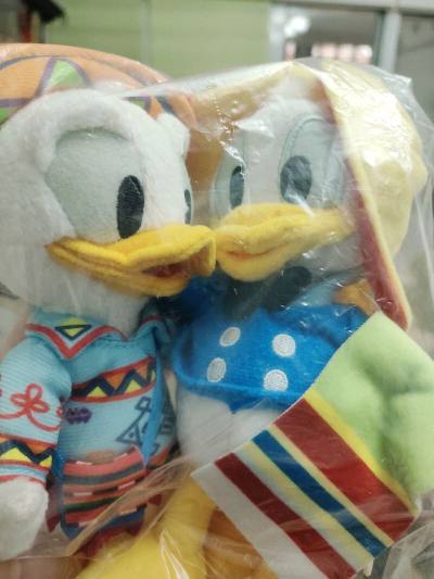 这次入的事是唐老鸭和达菲，每个成色都很好，没有任何瑕疵，初代达菲也出乎意料的好，挖煤姬真能挖到宝贝，又是开心的一天