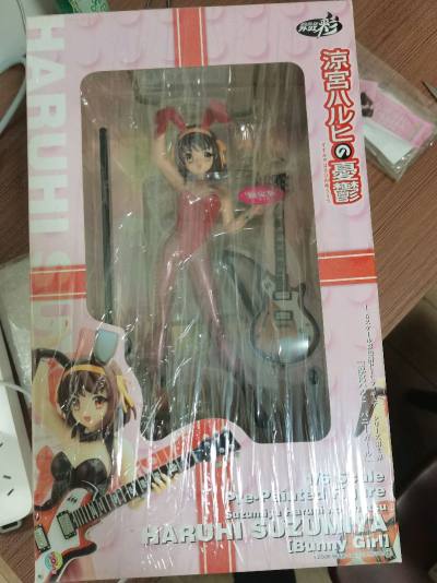 非常nice的一次购物。打包的工作人员简直是收纳小达人，手办较大，在旁边留了一道缝隙，刚好够剩余周边的空间，还加了泡沫膜，全都完好无损，下次继续回购！