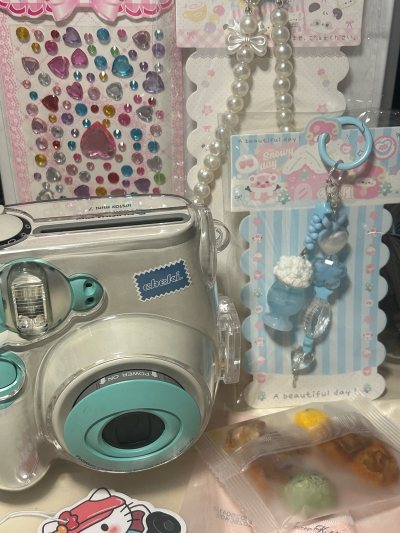 我在挖煤姬淘相机，淘的相机成色特别好，几乎全新，捡到宝了，自己装饰了一下更漂亮了，下次还买喜欢！太喜欢了！