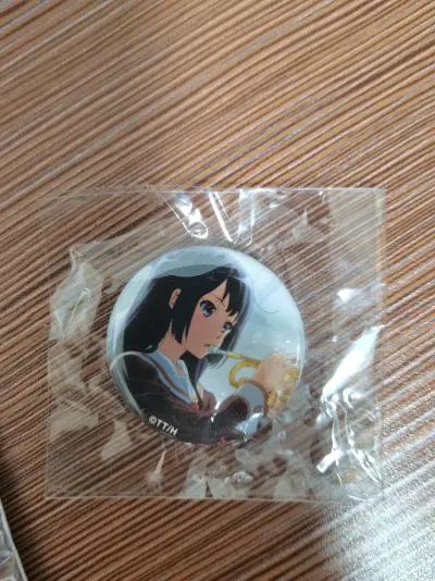 非常完美的一次购物体验！！给我吃到好价了，凉宫春日的那张金签，国内卖一千多，煤炉上只要500多，美美得吃！