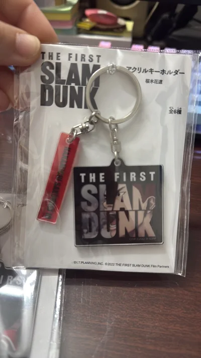 买到made in japan的钥匙扣，电影上映时只有日本有限定钥匙扣，终于蹲到了，很开心买到了樱木花道和流川枫！