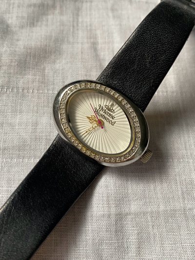 挖煤姬切的第一单，体验感很好，这单走的EMS，包裹很严实，还包了泡沫纸，东西完全都没有损伤，因为这单里面有书所以走了小航空，送货审核大概是三四天，东西也很好，选择挖煤姬页面简洁方便，适合新人用，第一次切很开心