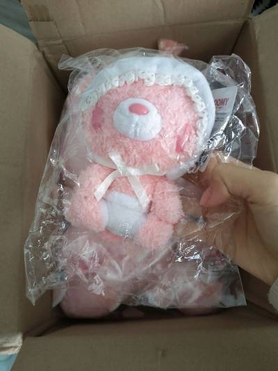 这次通过挖煤姬在闪电市场切了喜欢的暴力熊玩偶和挂件，包装的很好很结实没有任何破损，竹蜻蜓包税路线非常划算。