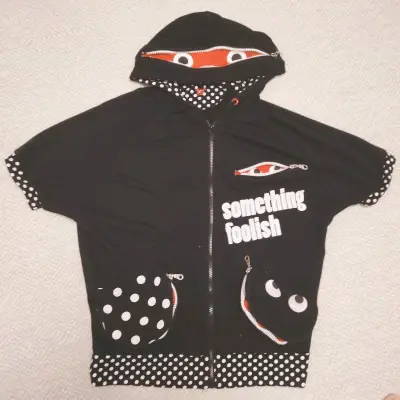 这款衣服设计超萌超独特，能淘到实属惊喜,使用积分后运费划算，快递服务也佳，快递员很负责,整体购物体验很棒，对衣服十分满意,以后还会继续使用挖煤姬的╭(ᵔ_&amp;gt;ᵔ)╮