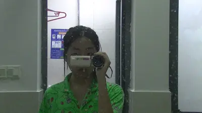 在挖煤姬上面捡漏了两个物品，一个是ccd，一个是dv机，都是好的。而且成色特别特别新。特别开心。而且挖煤姬操作界面特别方便，对新手特别友好，马上就能适应。以后就在挖煤姬多买。
真的，这个ccd特别新，然后这个dv还箱说全。好幸福?