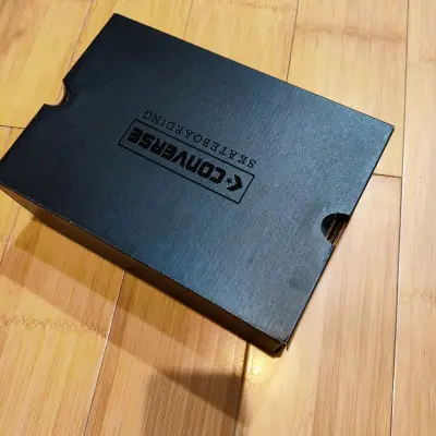 通过挖煤姬代购的日版匡威，非常美丽，皮革和鹿皮拼接质感无敌，上脚鞋底回弹，脚感非常舒适。不需要磨合直接上脚。非常满意！