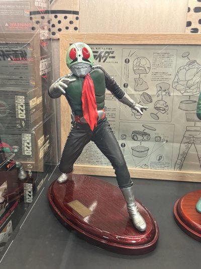 偶然看到这款带盒无损的新一号Rmw雕像，价格也非常的合适，果断拿下！一直怕运输途中会有损伤，结果还是一如既往的稳，点赞！