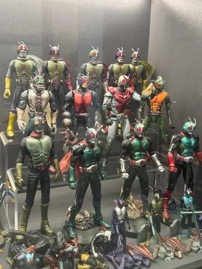 这次收了一套昭和荣光6人的sic套盒，从一号到亚马逊，虽然无盒，但是价格太香了，必须拿下，放在一起简直太帅了！