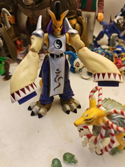 今天收到数码宝贝模型玩具，祭师兽模型玩具，没想到20年前的玩具还能给我带来如此感动，细节刻画给力，涂装赞赞的，购物省心就找挖煤姬。