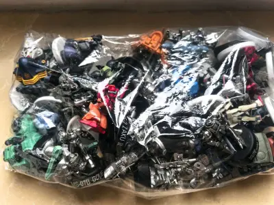 整端收盒蛋的感觉真好，加上还是seed destiny系列，另外盒况不错，不收不合适啊。
无意间刷到瓶盖系列，虽然是老物了，但是摆在亚克力架子上也是挺好看的。