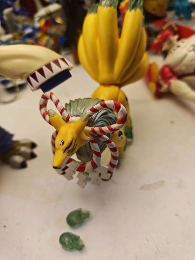 今天收到数码宝贝模型玩具，可动系列的九尾狐兽，这个系列的把玩手感没的说，太给力了，哈哈，细节刻画给力，可动更是讨喜，给力，挖煤姬一如既往地正常发挥，666