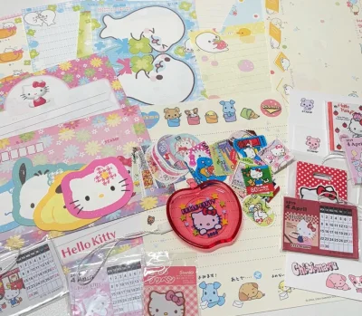 购物体验非常的愉快，东西很可爱很喜欢，价格也比较合适，客服小姐姐服务也很迅速，快递包装的很好，速度挺快的，很开心能买到这么多喜欢的东西