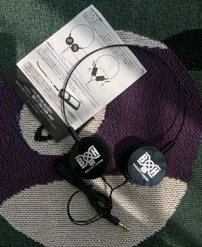 在挖煤姬淘到bounty hunter的一款耳机，设计非常的简约，标志性的logo，纯黑配色，非常的酷。