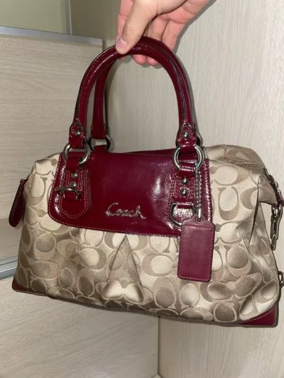 好貌美的一只！这款coach中古波士顿颜色品相都很好～好喜欢，加上运费之后也比国内淘要便宜，挖煤姬我我亲你！