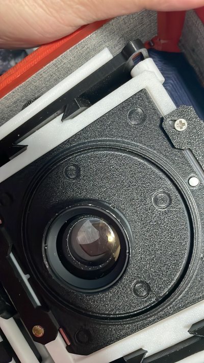 海淘的，价格不贵，快门正常，镜片干净，东西不错，很推荐，可以走竹蜻蜓包税，价格就很划算了，东西不错，特别推荐