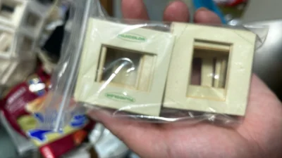 该幻灯片价格不贵，东西实惠，就是没啥风景，全是日本人的生活照，故把底片拆除，只选片夹作为使用。嗯。怎么说呢，还凑合