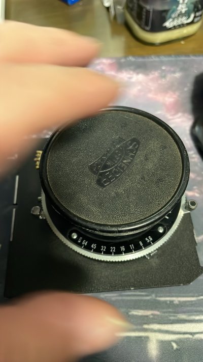 这次谈的施耐德的150 5.6大画幅镜头，这个快门不太行，快门线插口被拆了，其他还好，好在价格不太贵，嗯，东西还行吧