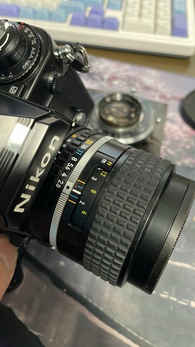 海淘尼康e系列100f2.8定焦头，橙色新的很，手感略涩，银圈高端大气上档次，很不错的东西，出片也很棒，不错的好东西