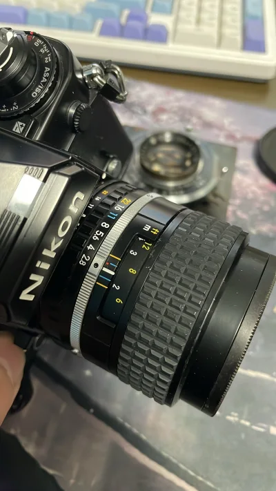 海淘尼康e系列100f2.8定焦头，橙色新的很，手感略涩，银圈高端大气上档次，很不错的东西，出片也很棒，不错的好东西
