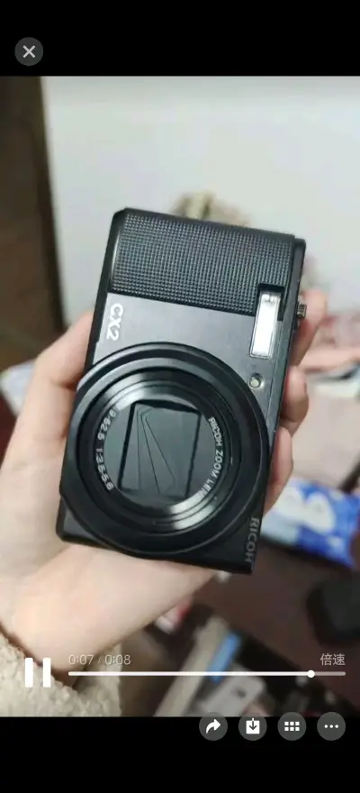 就非常惊讶，当时买这个相机也只是太早了，挖煤姬，然后我已经刷到查一下国内价钱，觉得非常合适，而且我个人也比较喜欢相机的出片效果，立马果断下单，但是我完全没有考虑到国际运费之类的，其他费用由我确实没有想到，我当时看到有什么各种面手续费，我就觉得运费嘛，但是后续也出现了...