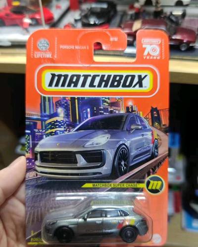 这款火柴盒Super Chase保时捷Macan S太绝了！磨砂银质感高级，细节还原度拉满，限定 chase 款收藏属性直接拉满，保时捷粉闭眼冲，摆柜颜值超能打！
