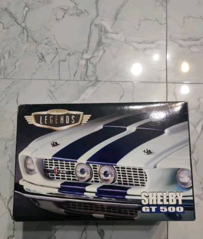 这套风火轮Legends Shelby GT500太对味了！白蓝条纹还原经典美式肌肉车，包装复古质感拉满，收藏党一眼沦陷，摆柜直接封神的情怀好物！
