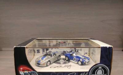 这套风火轮100%谢尔比双车太戳情怀！银蓝配色复古味拉满，车型还原经典眼镜蛇，全金属质感+限定包装，收藏党狂喜，摆柜直接凑齐美式传奇阵容！