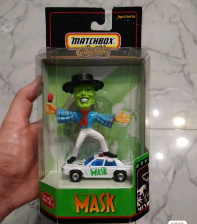 这款《变相怪杰》套装太还原！绿脸面具人造型魔性，警车印字细节拉满，复古包装戳中怀旧党，把玩收藏双适配，喜剧IP氛围直接拉满！