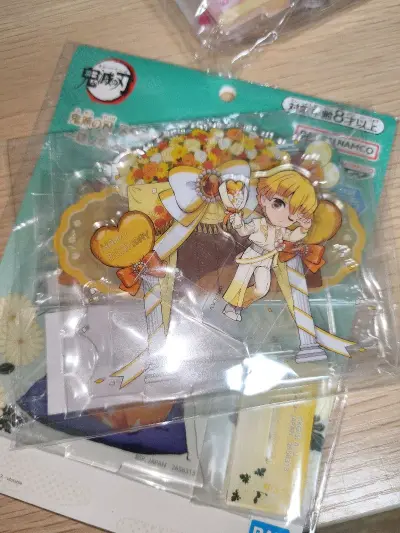 切煤好物分享！这次买到了善逸的生日立牌，可以凑成共鸣了。走的挖煤姬竹蜻蜓，没有被税的风险~整体物流速度和上次持平，正常通关后国内邮配送也很快！体验不错 