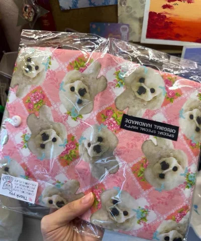 这款粉色小狗手账书衣太让人心动了！图案治愈又可爱，萌趣设计每天看着都心情好好。皮质手感细腻，做工精致走线工整。内页保护到位，插袋设计超实用。尺寸贴合完美，翻阅顺滑不卡页。质量远超预期，绝对是手账控的必备好物！