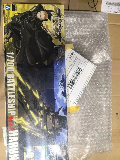 这个战舰模型太棒啦！做工精细，各个部件都很逼真，细节处理得特别好。材质也很不错，很结实。组装起来很顺利，拼好后摆在家里超有成就感，真的是让人爱不释手，非常满意！