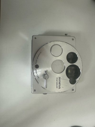 对比国内二手平台，同款胶片相机价格能低 30%-40%，加上运费和手续费后依然划算不少。我入手的机型算下来比国内便宜近 600 元，还没被税，性价比直接封神。平台汇率换算清晰透明，没有隐藏费用，合单服务还能进一步节省物流开支，新手也不用担心预算超支。