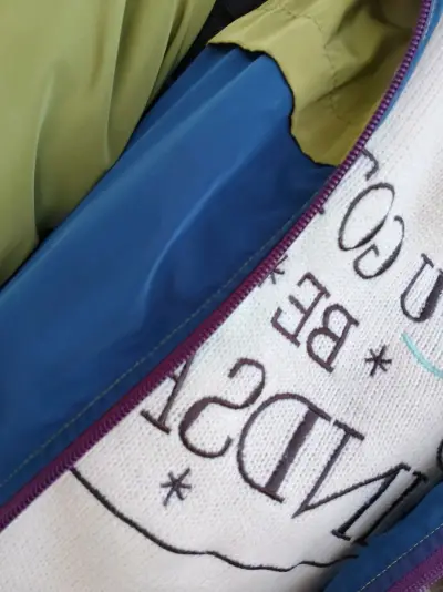 特别特别好看的外套，毛衣也好看。海淘从没失望过，运气好买了不下100件，也只遇到一个樱花妹瞒瑕的。日牌衣服的材质也是都很好，比在淘宝买的同价位衣服好的多，又好看！每次开箱都特别开心