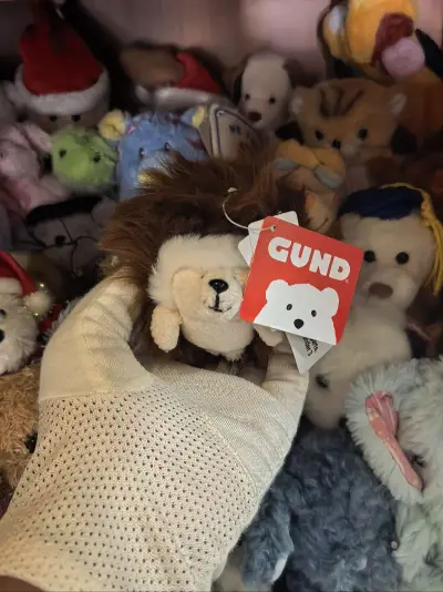 在挖煤姬挖到了不少可爱的小狗、小猫、仿真玩偶啥的，每次收快递的时候都非常激动，并且这些玩偶给我带来了不一样的意义