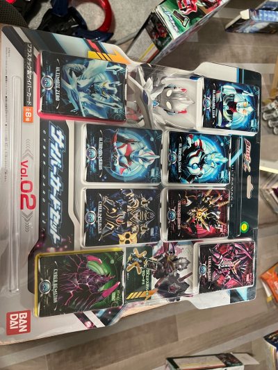 这次是在煤炉二手平台上切的dx捷德胶囊奥特曼变身器和dx艾克斯卡片，任意门官方的包装非常好，第N次走竹蜻蜓max也非常快，超乎我的预料，大概20天到手拆箱，非常丝滑！