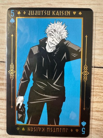 这个扑克牌我觉得是所有扑克牌里面最帅的，但是出他的人也非常少，而且非常贵，蹲得好价基本都秒没了，闲鱼上也是十几块钱一张