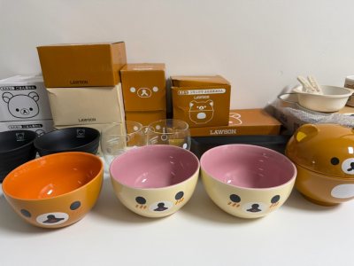 时隔三个多月终于收到了！
樱花妹给我包的里三层外三层，一个都没碎！[亲亲]
挖煤姬的加固服务还是很有用的，放了非常多的气泡柱和泡沫，开心死了！瞬间原谅了他昂贵的运费！[阴险][阴险][阴险][阴险]