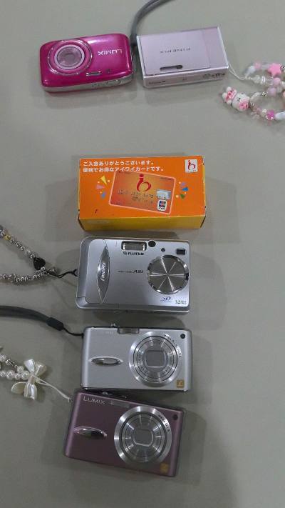 第一次海淘成功下次车，分两个订单发货的，一次性买了五个CCD卡片机还有一个傻瓜相机，比国内软件划算多了，而且不会有拆机组装的风险，现在又在看拍立得系列了，根本停不下来，期待买到很多便宜划算好玩的玩具