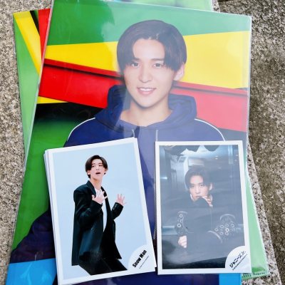 这次竹蜻蜓快到震惊的程度…18号出库，23号就收到了！
文件夹尺寸有点大也没有额外收费~
yhm没有套烧普套也没有任何的影响，平安到家~
就是箱子实在是太大了，空空荡荡的感觉…不过不影响就行了！